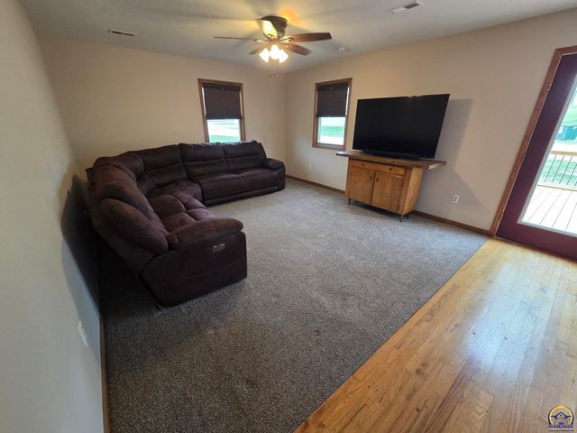 712 Idaho AVE, Holton, KS 66436