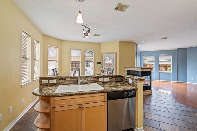 3124 Sand Shadow Drive, League City, TX 77573