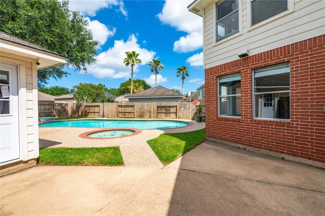 3124 Sand Shadow Drive, League City, TX 77573