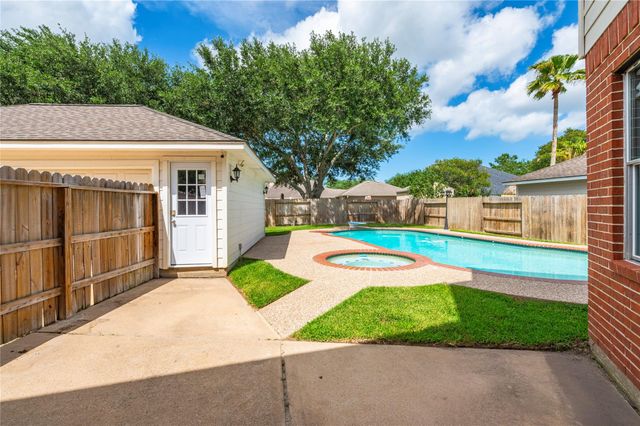 3124 Sand Shadow Drive, League City, TX 77573
