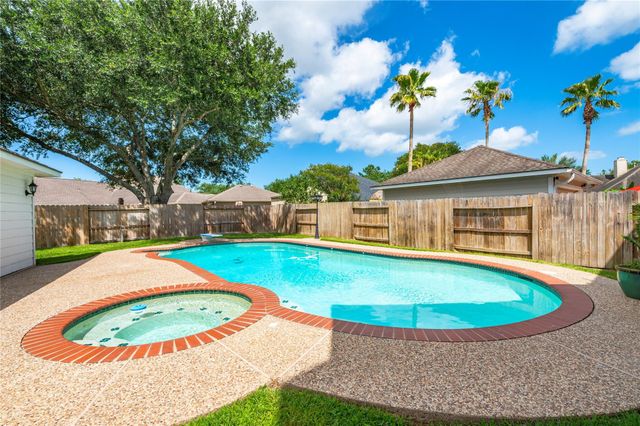 3124 Sand Shadow Drive, League City, TX 77573