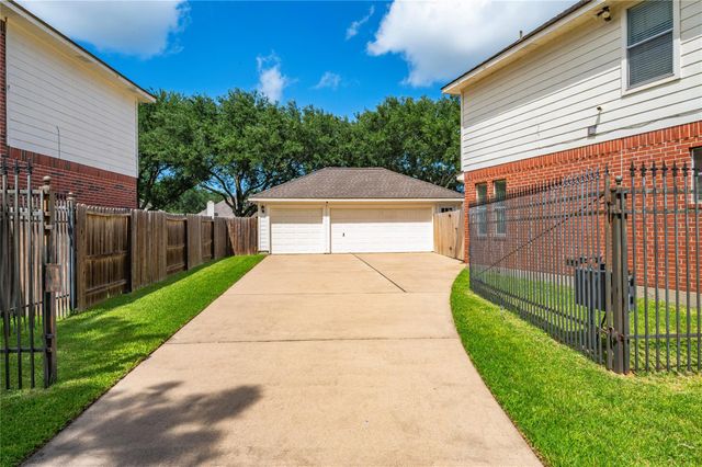 3124 Sand Shadow Drive, League City, TX 77573