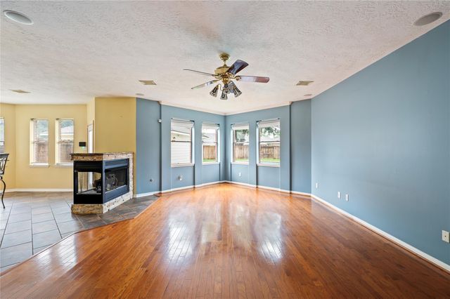 3124 Sand Shadow Drive, League City, TX 77573