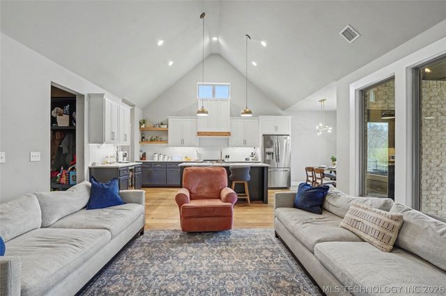 13852 S 21st Street E, Bixby, OK 74008