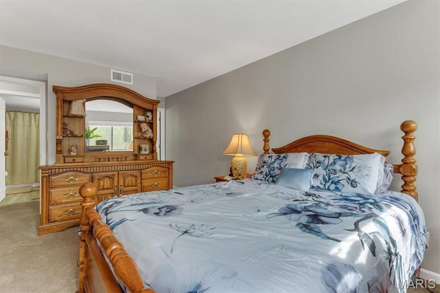 1465 Heritage Landing 207, St Charles, MO 63303