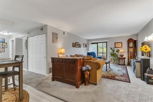 1465 Heritage Landing 207, St Charles, MO 63303