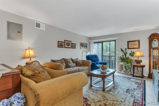 1465 Heritage Landing 207, St Charles, MO 63303