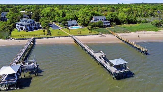 6221 Navigator Way, Southport, NC 28461