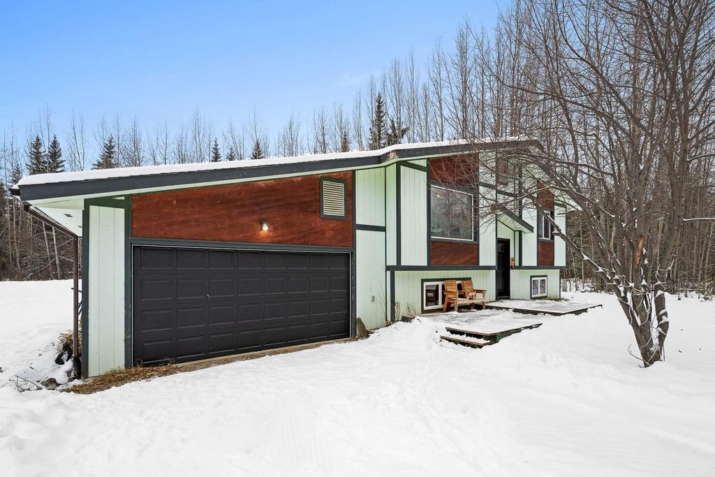 2560 CARRIE LYNN DRIVE, North Pole, AK 99705