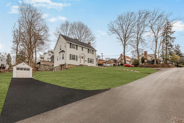 28 Marwood Lane, Yonkers, NY 10701