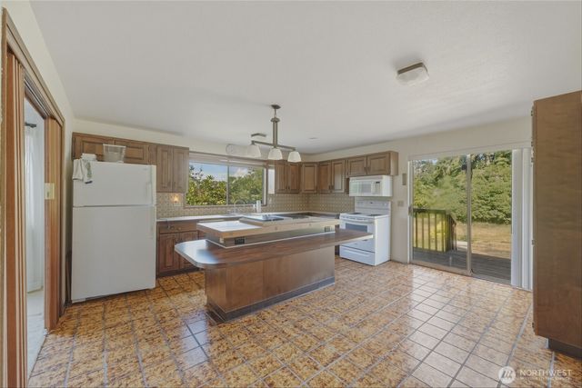 16 Harvey Road, Blaine, WA 98230