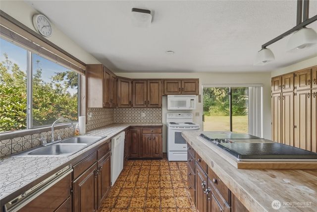 16 Harvey Road, Blaine, WA 98230