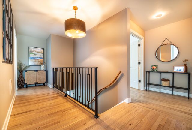 20 Crest Drive, Dune Acres, IN 46304