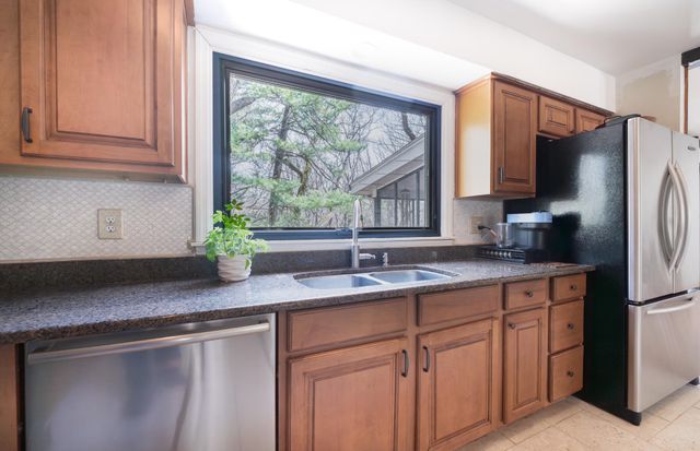 20 Crest Drive, Dune Acres, IN 46304