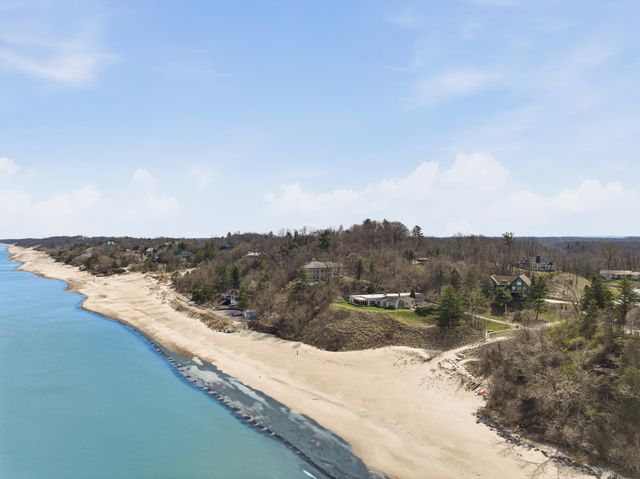 20 Crest Drive, Dune Acres, IN 46304