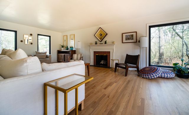 20 Crest Drive, Dune Acres, IN 46304