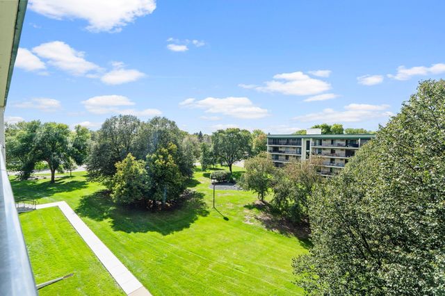 10501 Cedar Lake Road 512, Minnetonka, MN 55305