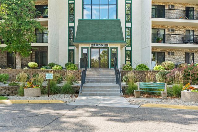 10501 Cedar Lake Road 512, Minnetonka, MN 55305