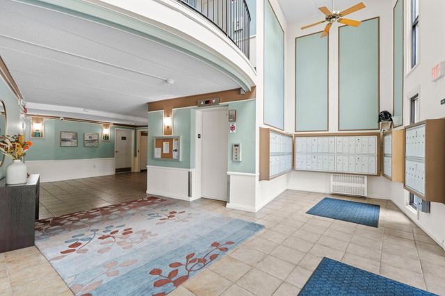 10501 Cedar Lake Road 512, Minnetonka, MN 55305