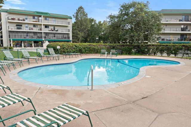 10501 Cedar Lake Road 512, Minnetonka, MN 55305