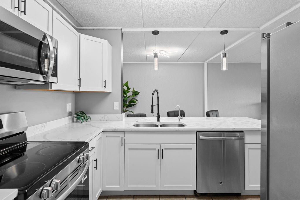 10501 Cedar Lake Road 512, Minnetonka, MN 55305 — photo 4