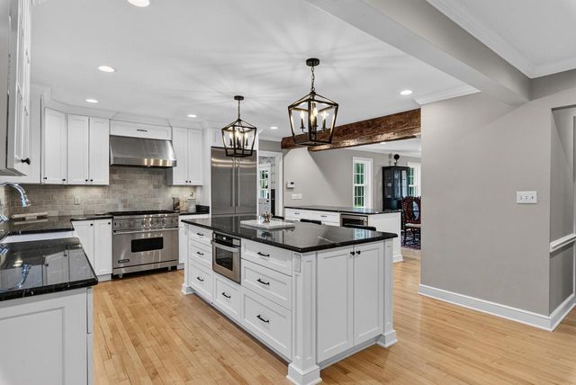 9830 N Otto ROAD, Mequon, WI 53092