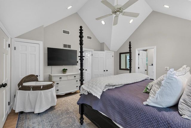 9830 N Otto ROAD, Mequon, WI 53092