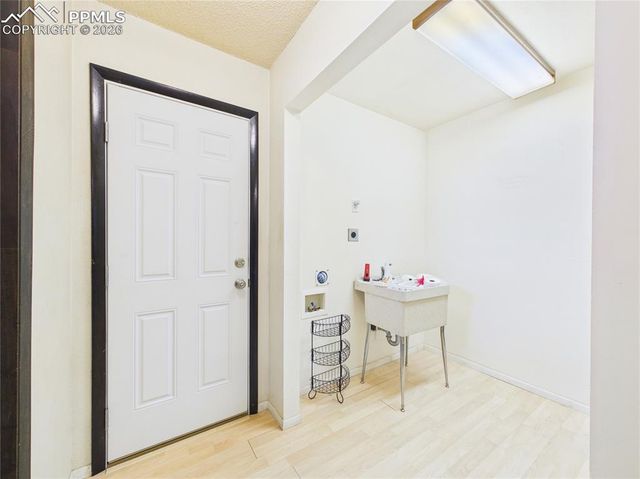 922 W McCulloch Boulevard, Pueblo West, CO 81007