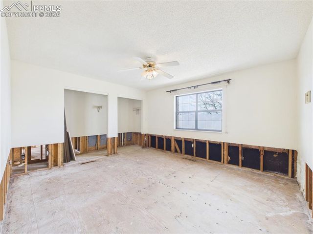 922 W McCulloch Boulevard, Pueblo West, CO 81007