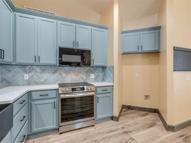 825 Oak Creek Drive, Oklahoma City, OK 73160