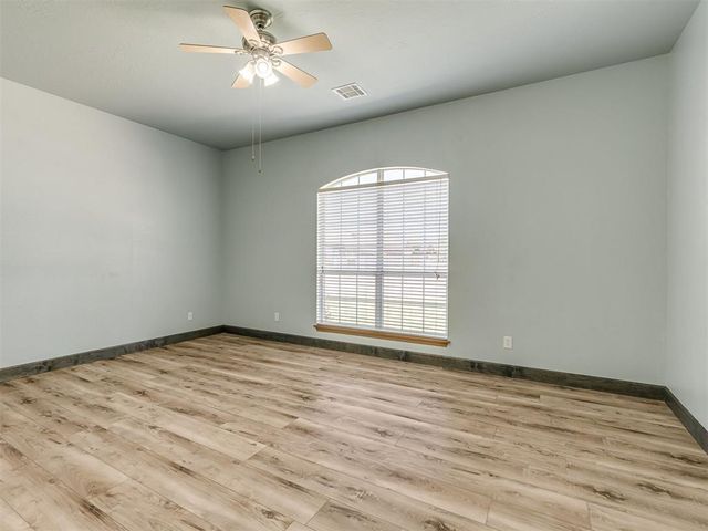 825 Oak Creek Drive, Oklahoma City, OK 73160