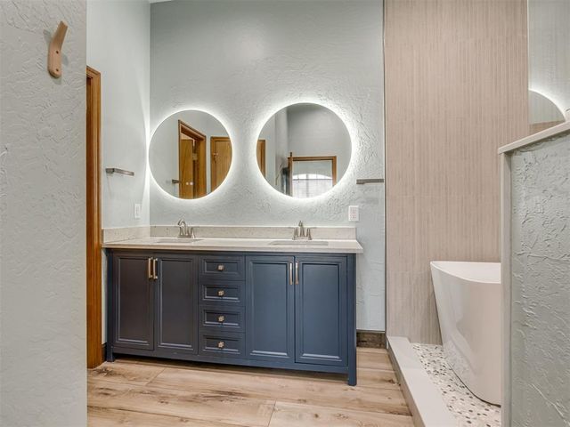 825 Oak Creek Drive, Oklahoma City, OK 73160