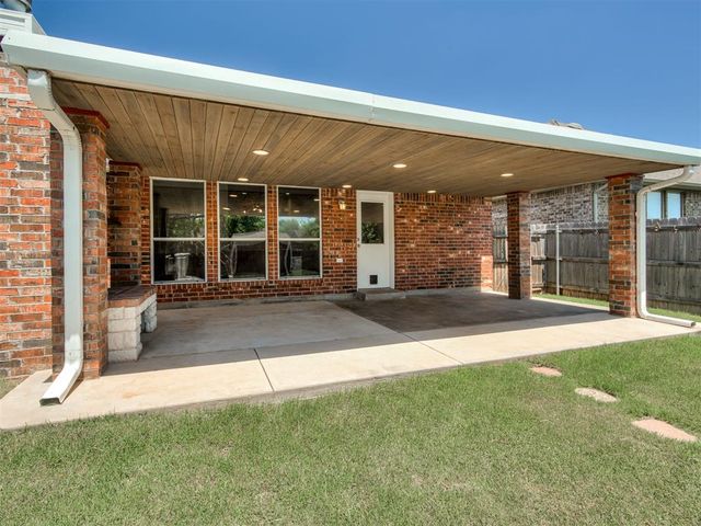 825 Oak Creek Drive, Oklahoma City, OK 73160