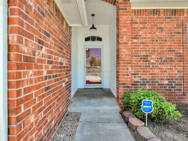 825 Oak Creek Drive, Oklahoma City, OK 73160