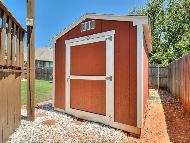 825 Oak Creek Drive, Oklahoma City, OK 73160