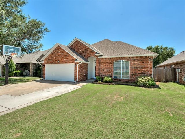 825 Oak Creek Drive, Oklahoma City, OK 73160