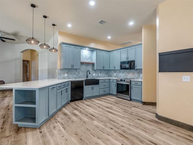 825 Oak Creek Drive, Oklahoma City, OK 73160