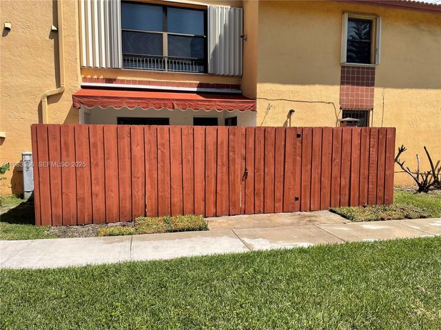 10897 NW 7th St 14-29, Miami, FL 33172