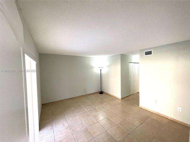 10897 NW 7th St 14-29, Miami, FL 33172