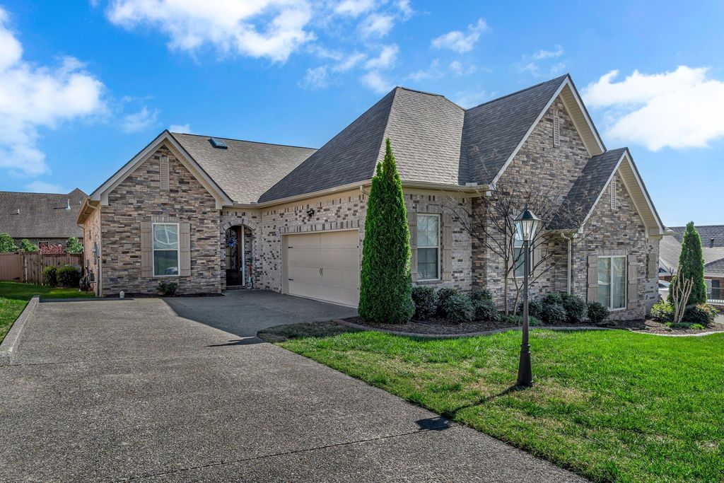 157 Cobbler Cir, Hendersonville, TN 37075