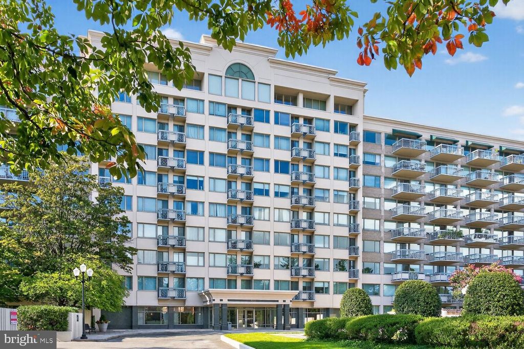 5450 WHITLEY PARK TER #209, Bethesda, MD 20814
