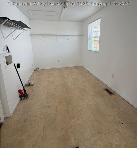 120 PINE Street, Dunbar, WV 25064