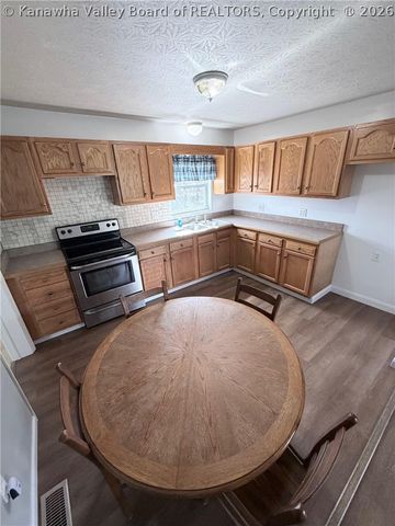 120 PINE Street, Dunbar, WV 25064