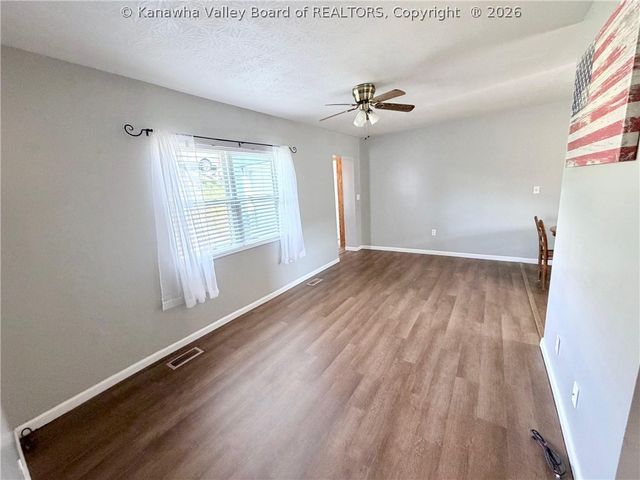 120 PINE Street, Dunbar, WV 25064