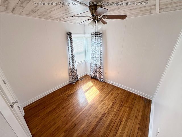 120 PINE Street, Dunbar, WV 25064