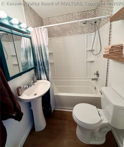 120 PINE Street, Dunbar, WV 25064