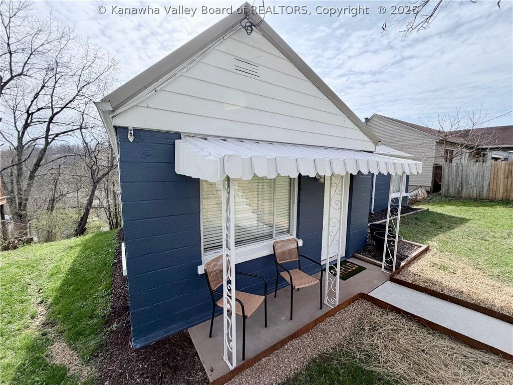 120 PINE Street, Dunbar, WV 25064