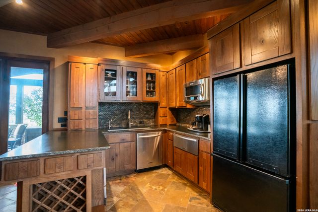 225 Valley View Dr, Comfort, TX 78013