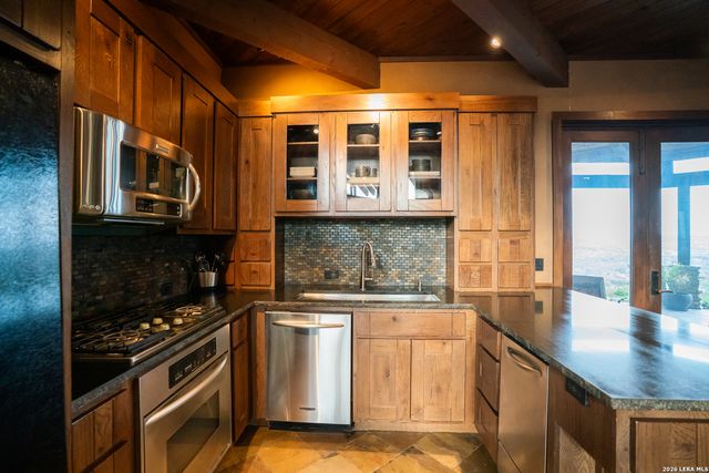 225 Valley View Dr, Comfort, TX 78013