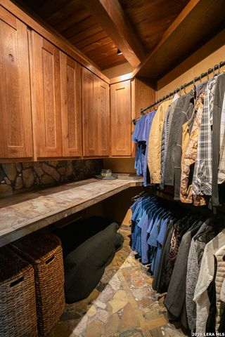 225 Valley View Dr, Comfort, TX 78013